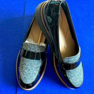 Black patent Sharon Gracie Clarks in Size 9 barely worn. Slightly cushioned.